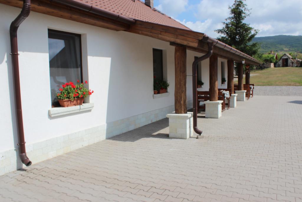 Pillango Vendeghaz Hotel Tallya Luaran gambar